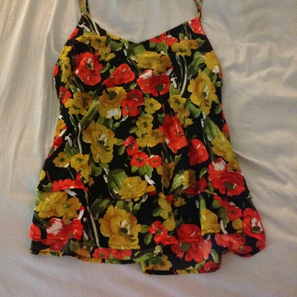 NEW Pretty layered floral tank - Picture 7 of 8